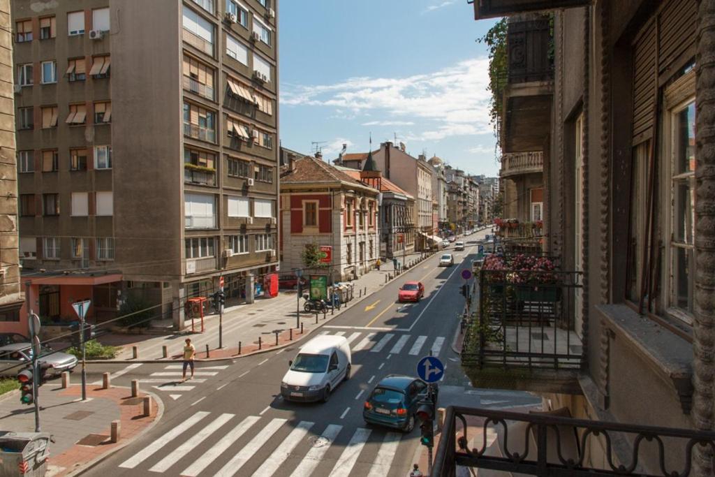 City Center Apartment With Balcony Belgrad Exteriör bild