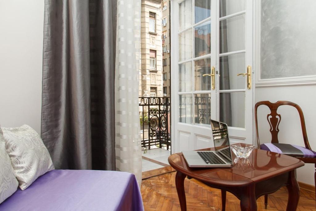City Center Apartment With Balcony Belgrad Exteriör bild